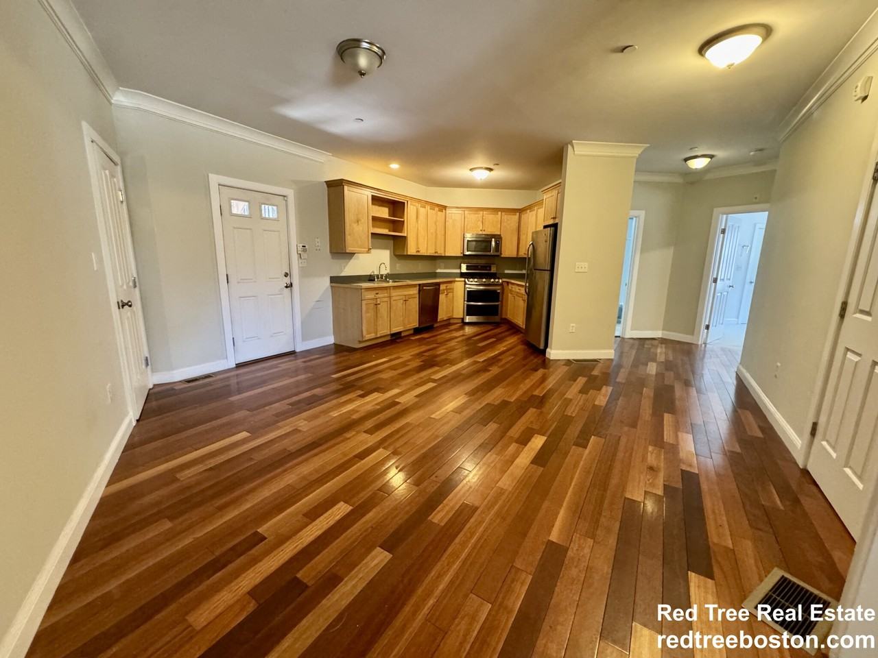 81 Westminster Ave #B - Photo 3 of 26