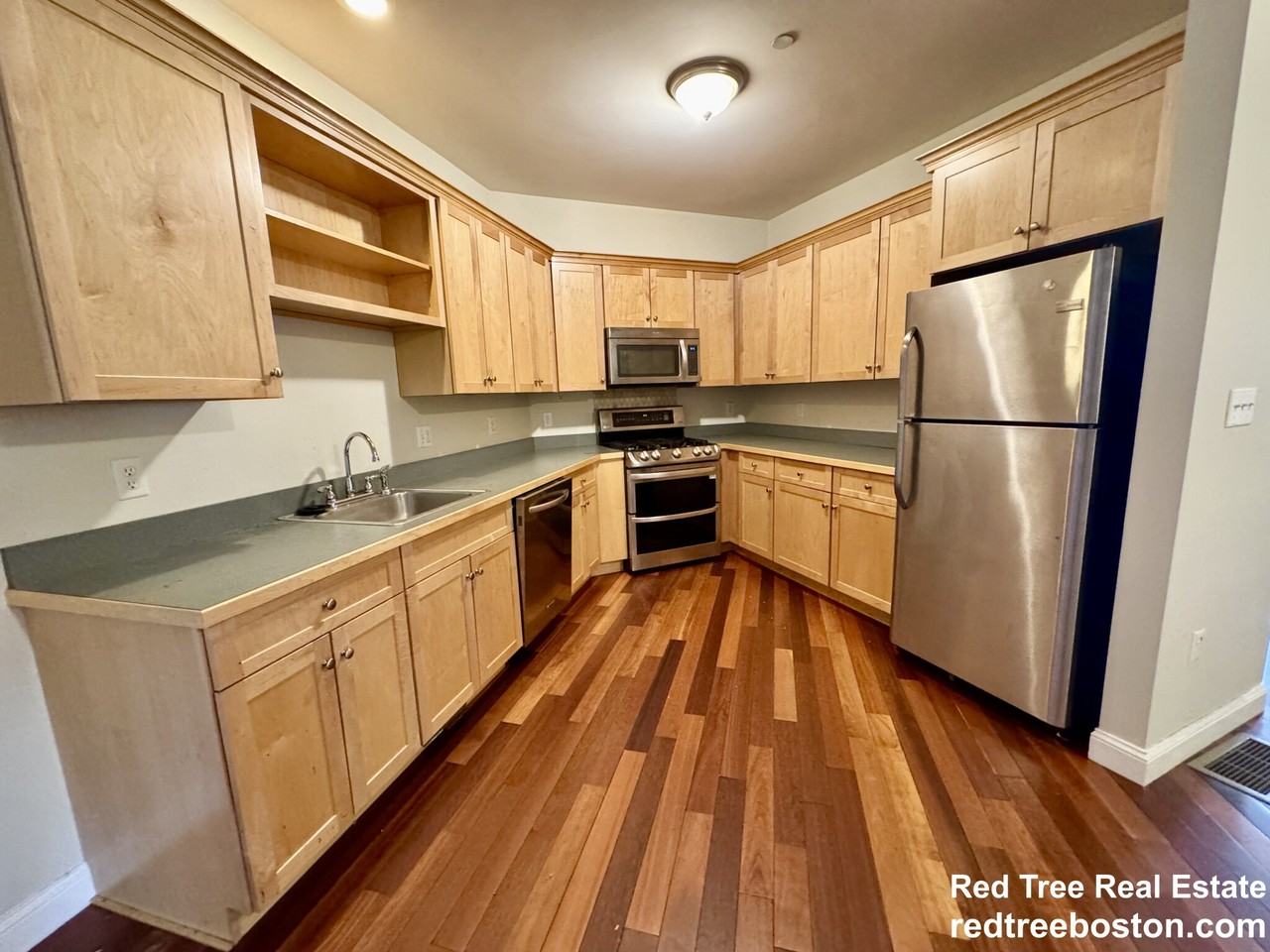 81 Westminster Ave #B - Photo 4 of 26