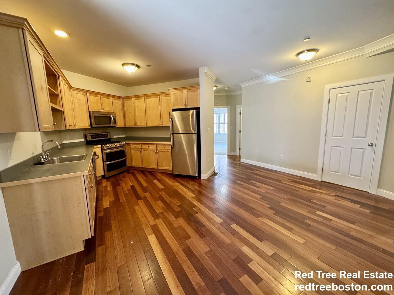 81 Westminster Ave #B - Photo 6 of 26