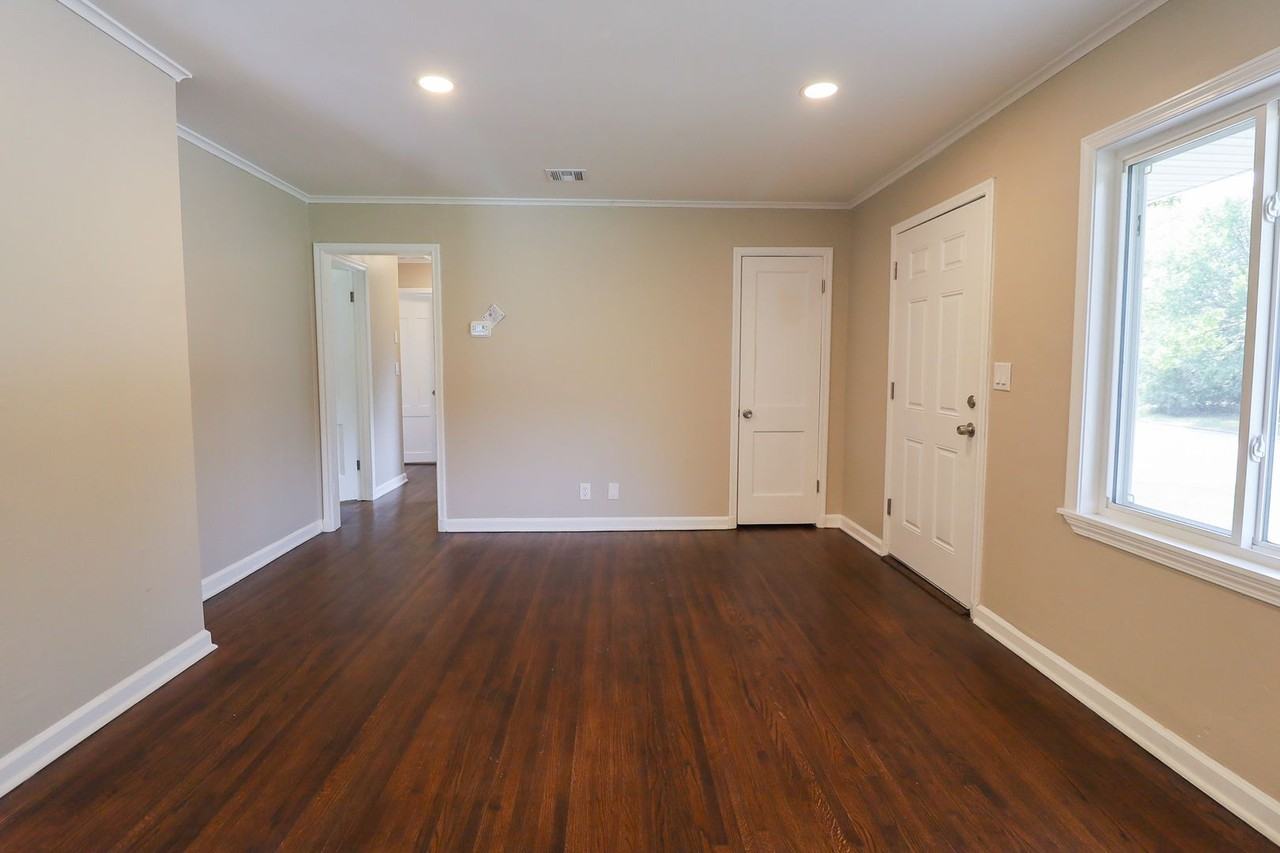 2433 North Norwood Place - Photo 4 of 21