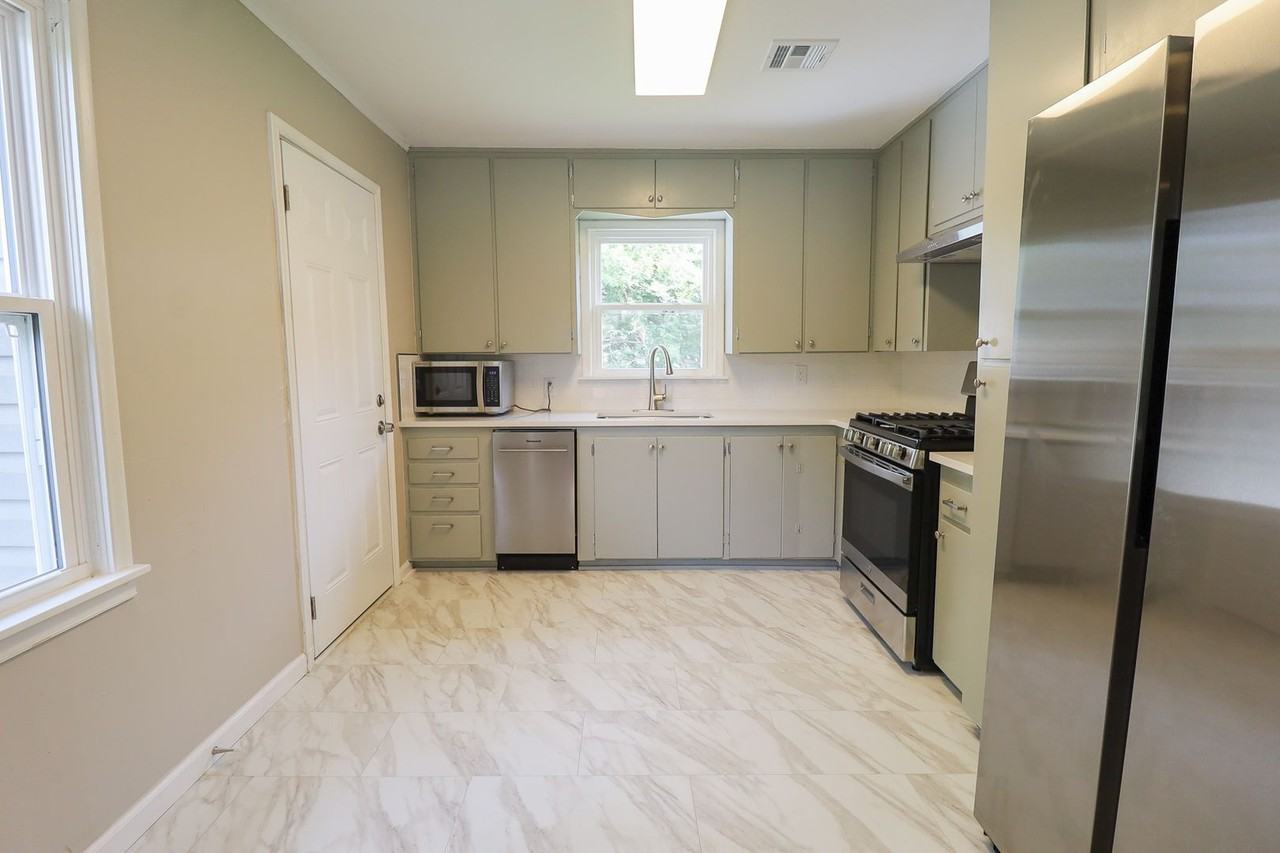 2433 North Norwood Place - Photo 6 of 21