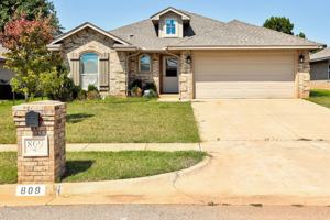 featured image of 809 Caracara Dr