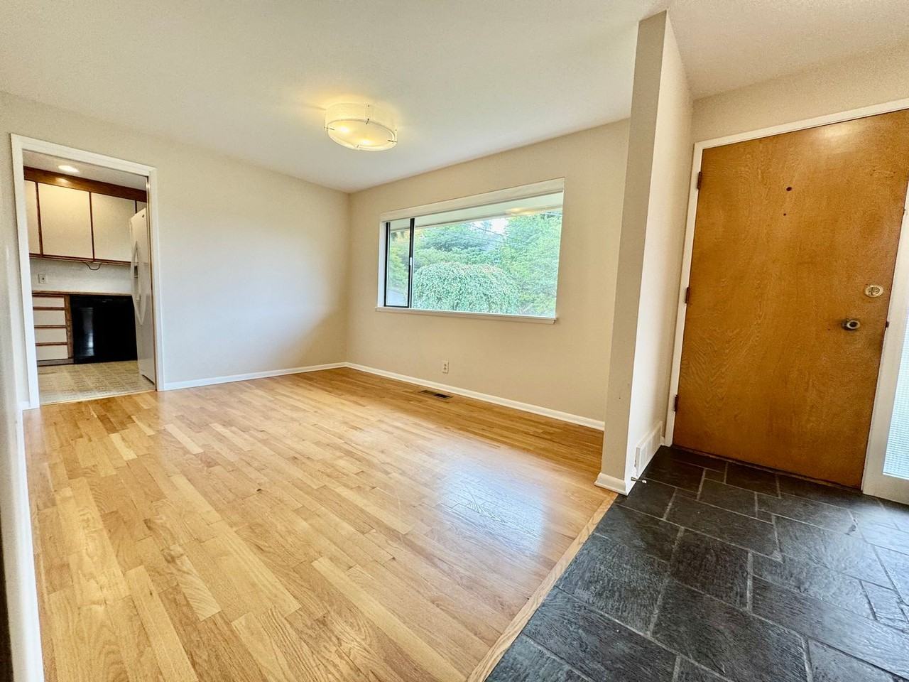 3116 W Emerson St - Photo 5 of 27