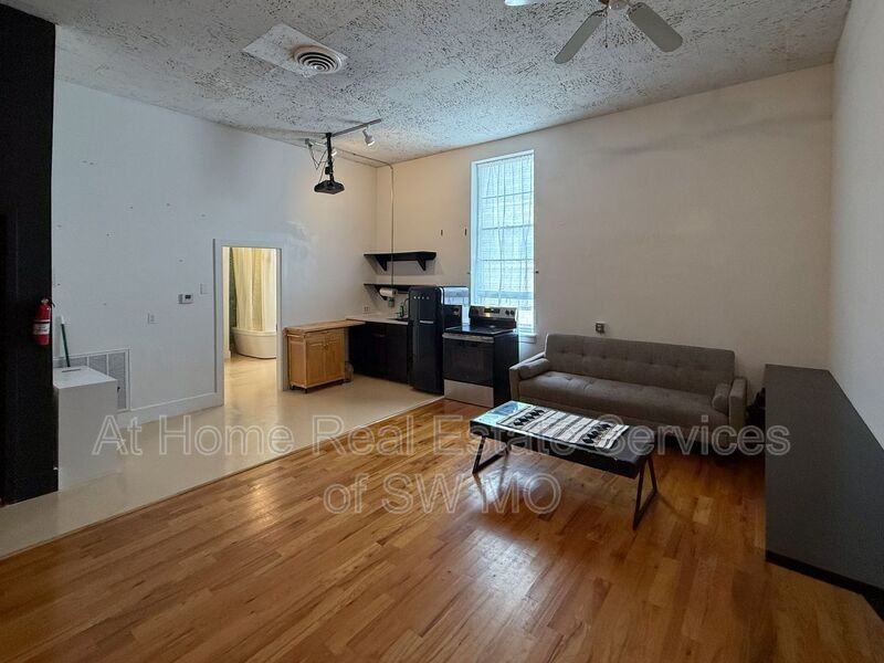 137 Park Central Sq #218 - Photo 3 of 12