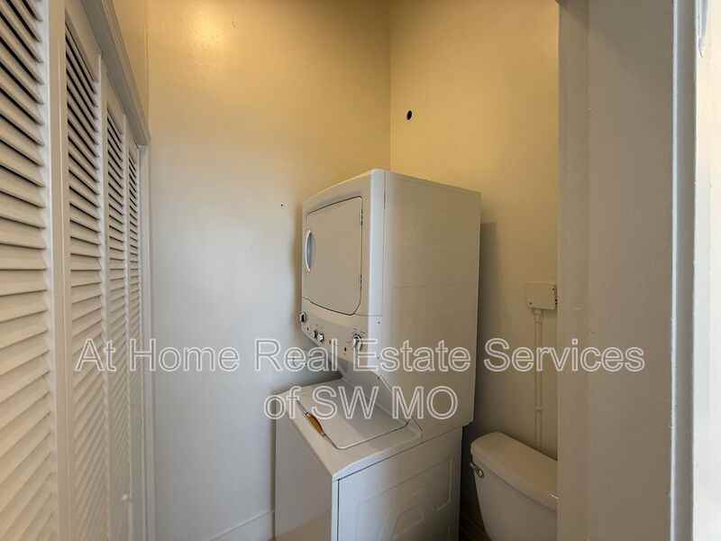 137 Park Central Sq #218 - Photo 6 of 12