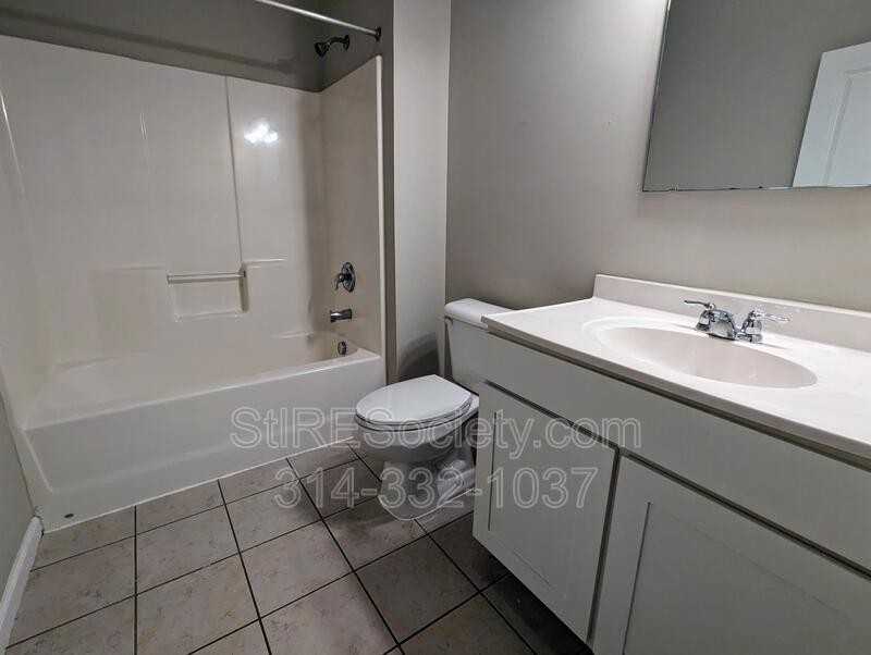 7024 Pennsylvania Ave - Photo 7 of 11