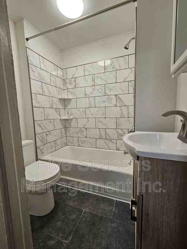 206 N Champlain St - Photo 4 of 18