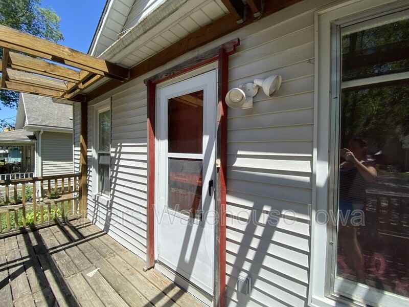 409 2nd St - Photo 2 of 17