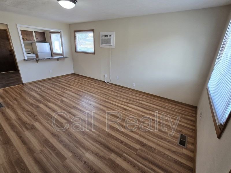 5227 N Crestline St - Photo 2 of 8
