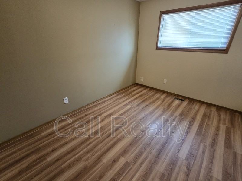 5227 N Crestline St - Photo 6 of 8