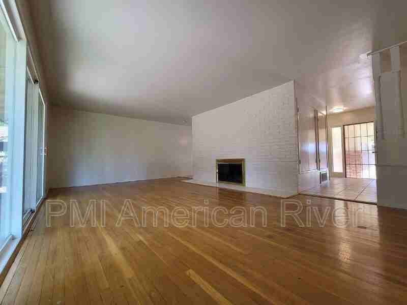 9060 Talisman Dr - Photo 3 of 13