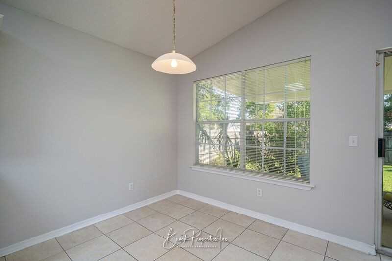 3020 Desert St - Photo 7 of 27