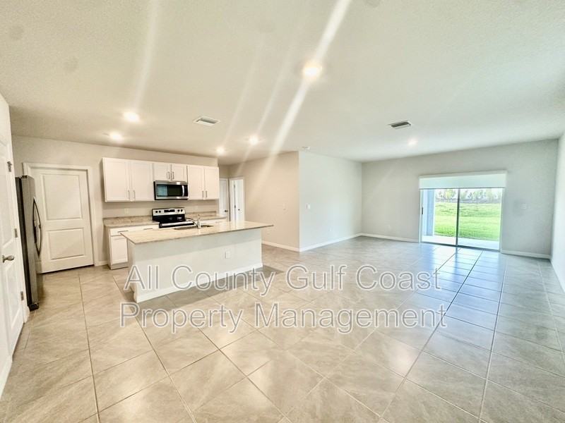 3363 Hilltop Cir - Photo 2 of 22