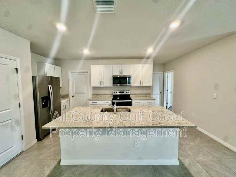 3363 Hilltop Cir - Photo 3 of 22