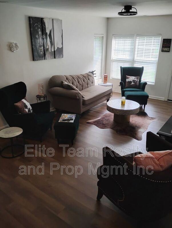 336 Lutz Ave - Photo 3 of 17