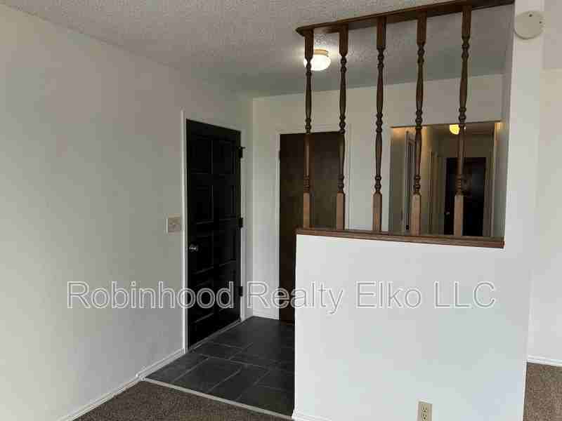 395 Parkchester Dr - Photo 6 of 25
