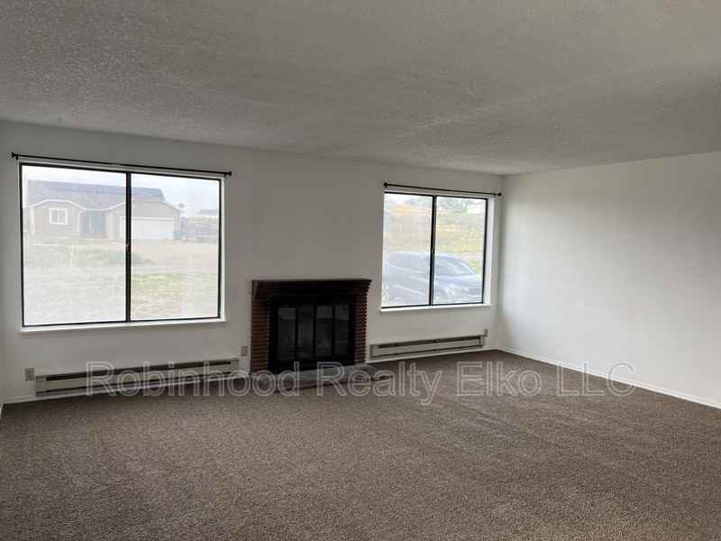 395 Parkchester Dr - Photo 7 of 25