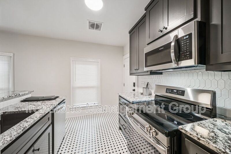 1435 S Peoria Ave - Photo 7 of 28