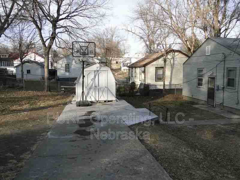 4602 N 47th St - Photo 2 of 31