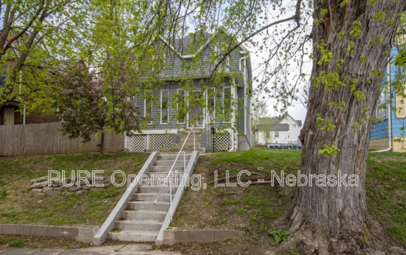 1306 S 31st St - Photo 3 of 46