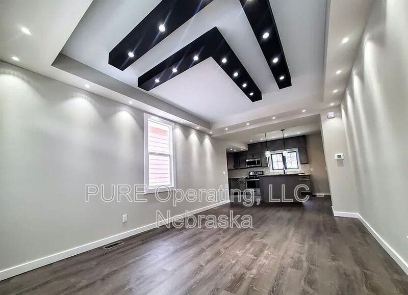 1402 Dorcas St - Photo 3 of 30