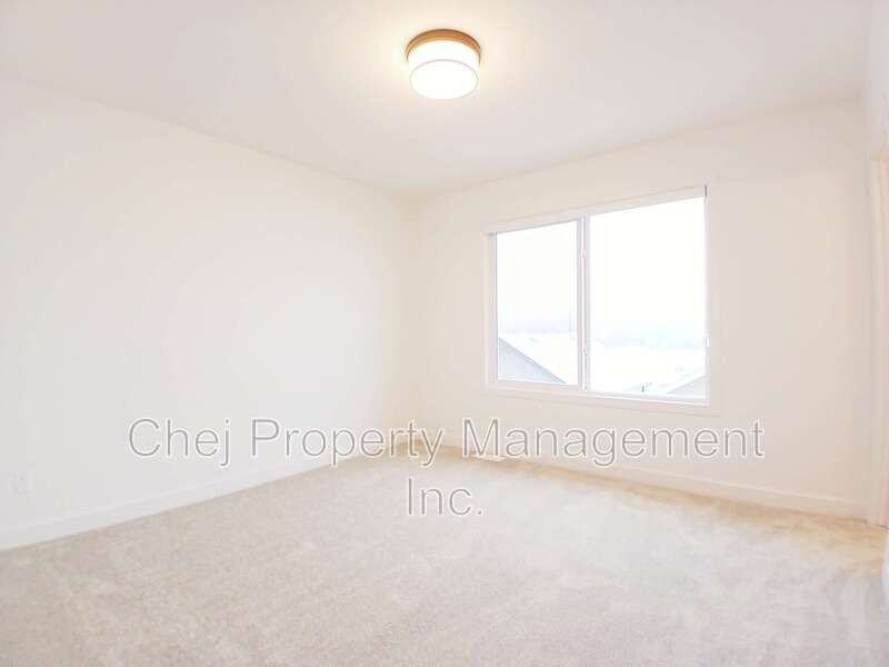 1946 209 St Nw - Photo 3 of 22