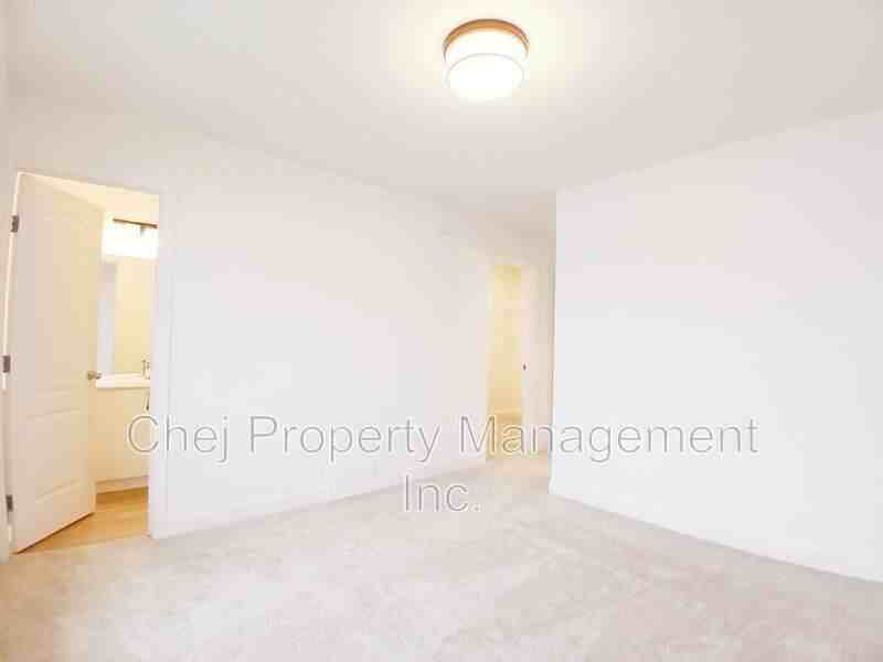 1946 209 St Nw - Photo 5 of 22