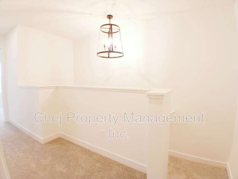 1946 209 St Nw - Photo 7 of 22