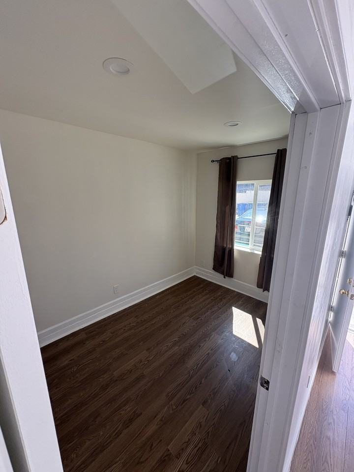 3319 W 63rd St #3319 - Photo 5 of 7