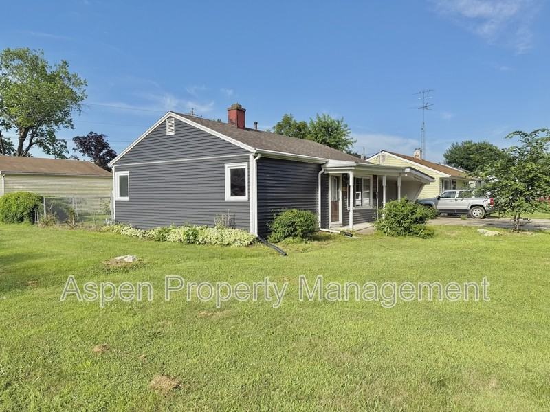 1101 Hillary Ave - Photo 2 of 11