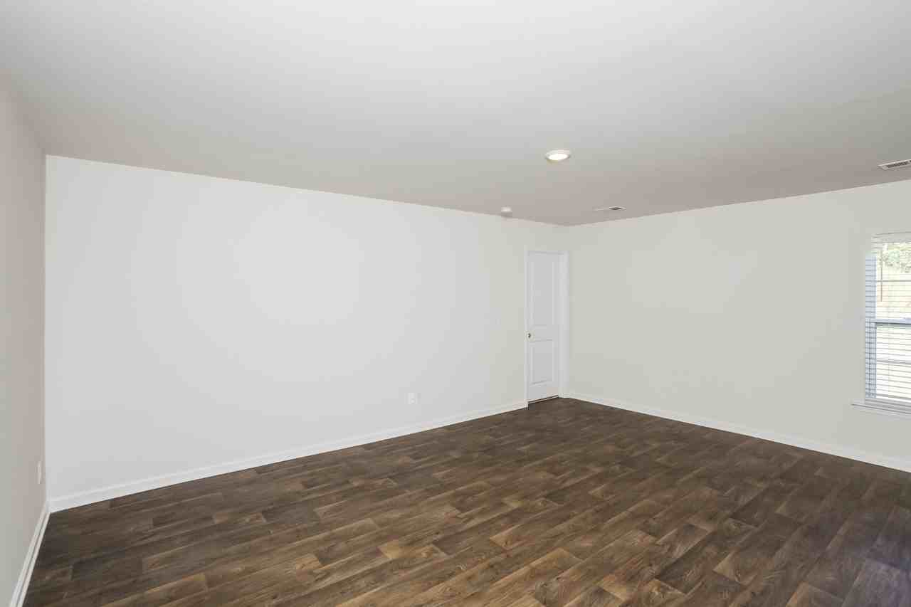 1208 Gardner St - Photo 3 of 19
