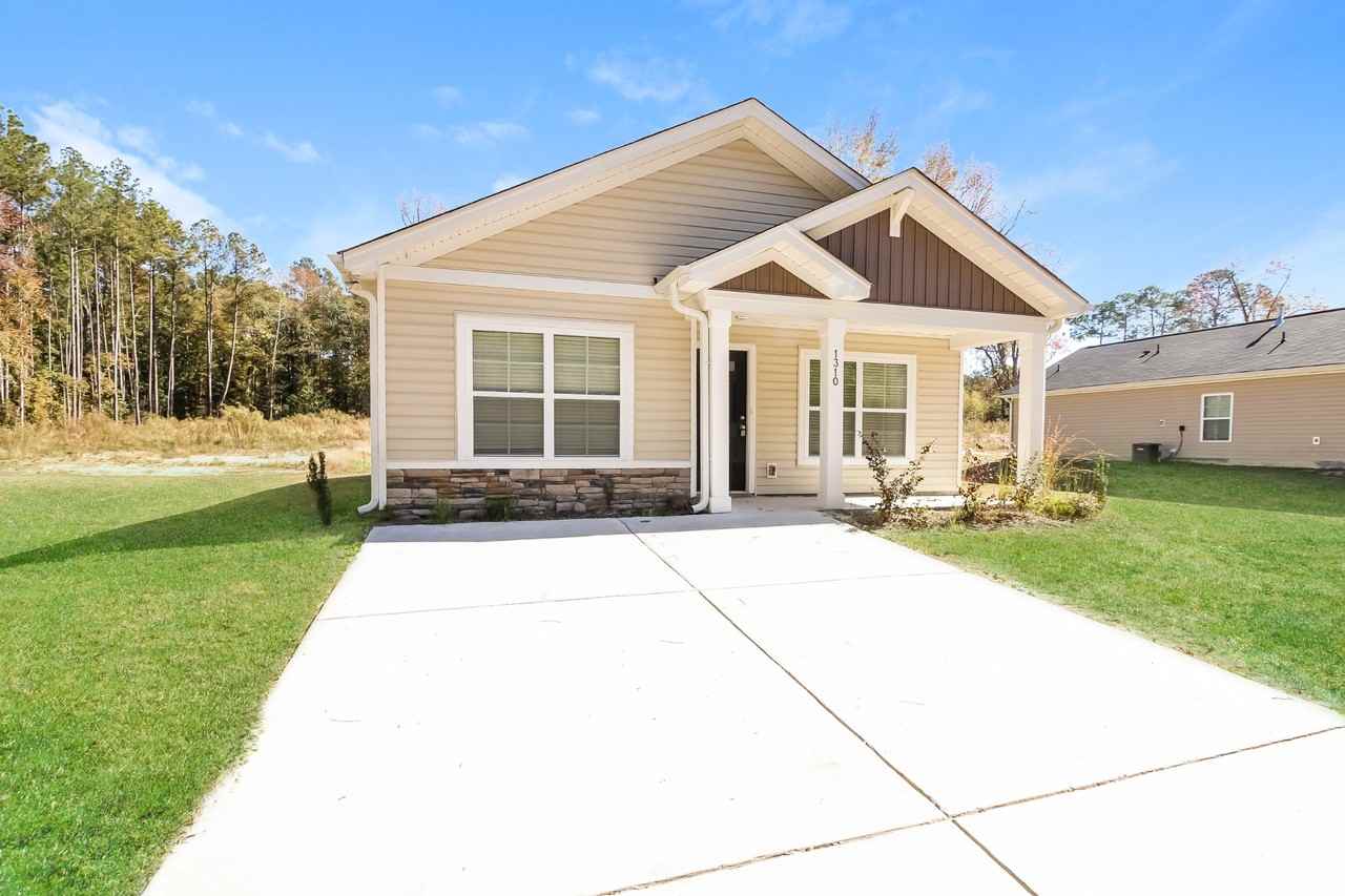 1215 Lakeshore Dr - Photo 2 of 19