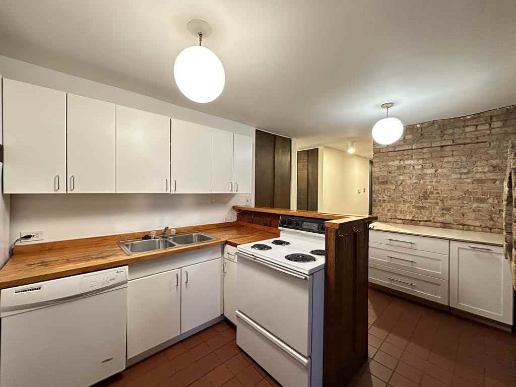 600 W Surf St #2 - Photo 2 of 21