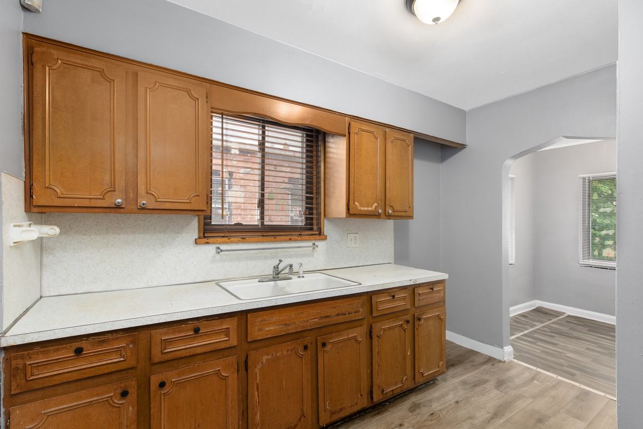 12527 Longview St - Photo 4 of 27