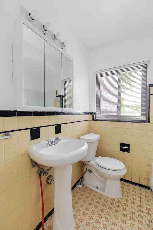 12527 Longview St - Photo 5 of 27