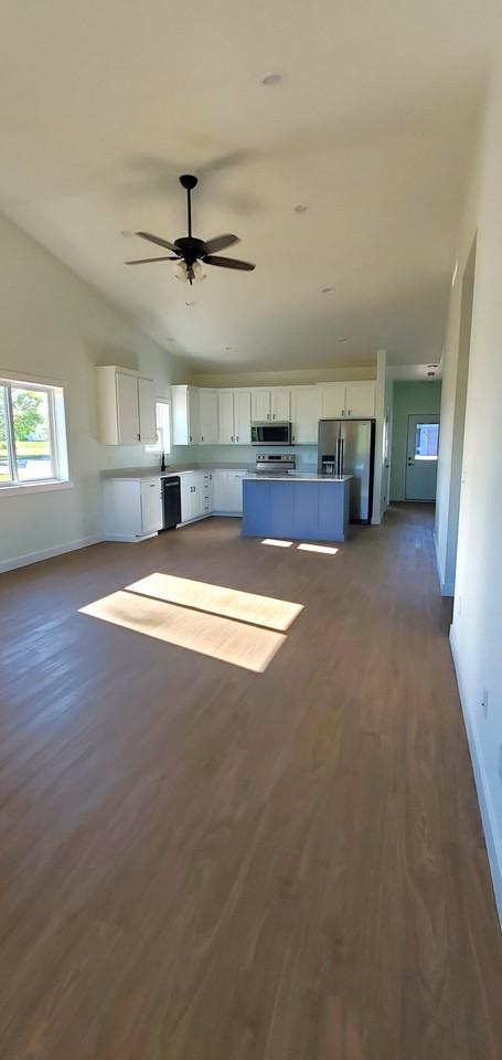 1231 Wisteria Ln - Photo 4 of 22