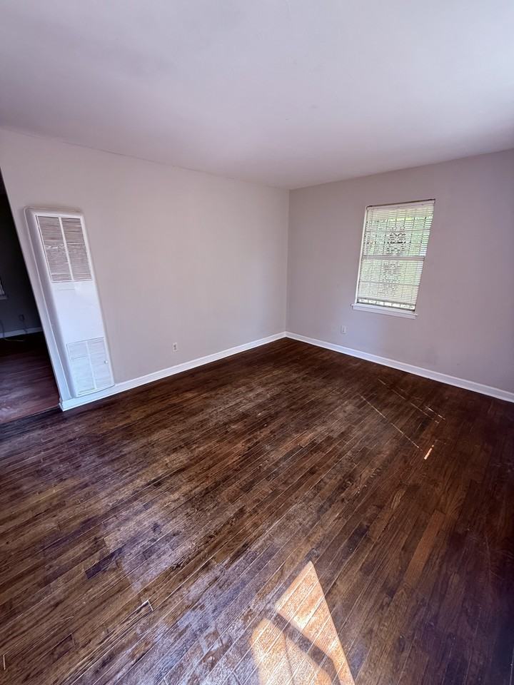 4427 Ryan St - Photo 2 of 9