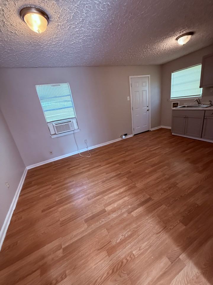 4427 Ryan St - Photo 3 of 9