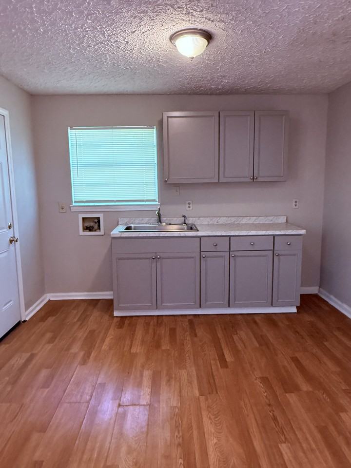 4427 Ryan St - Photo 4 of 9