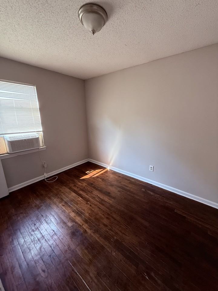 4427 Ryan St - Photo 6 of 9