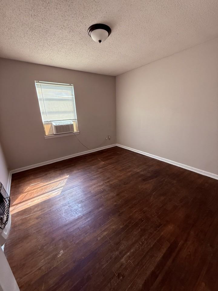 4427 Ryan St - Photo 7 of 9