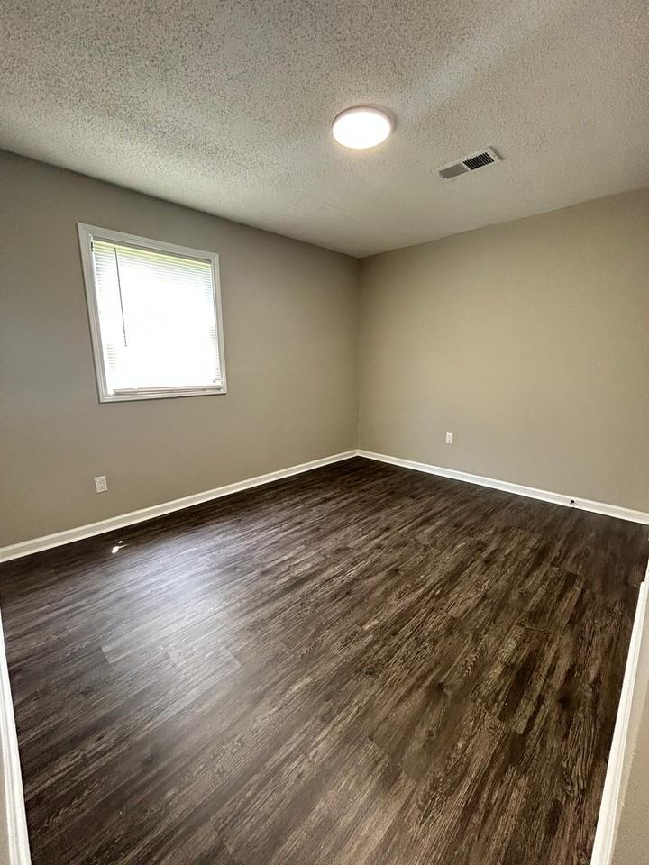 3311 Baskin St - Photo 6 of 8