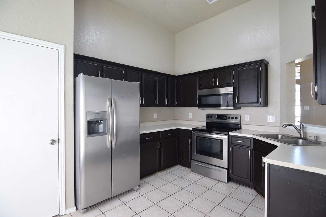 2408 Bluebonnet Dr - Photo 5 of 28