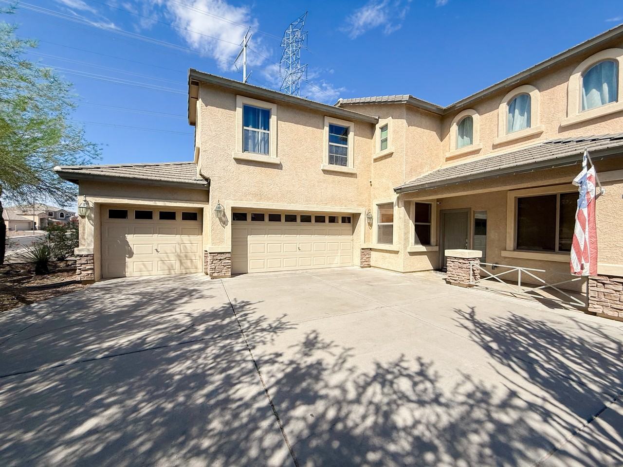 2569 E Quiet Hollow Ln - Photo 2 of 41