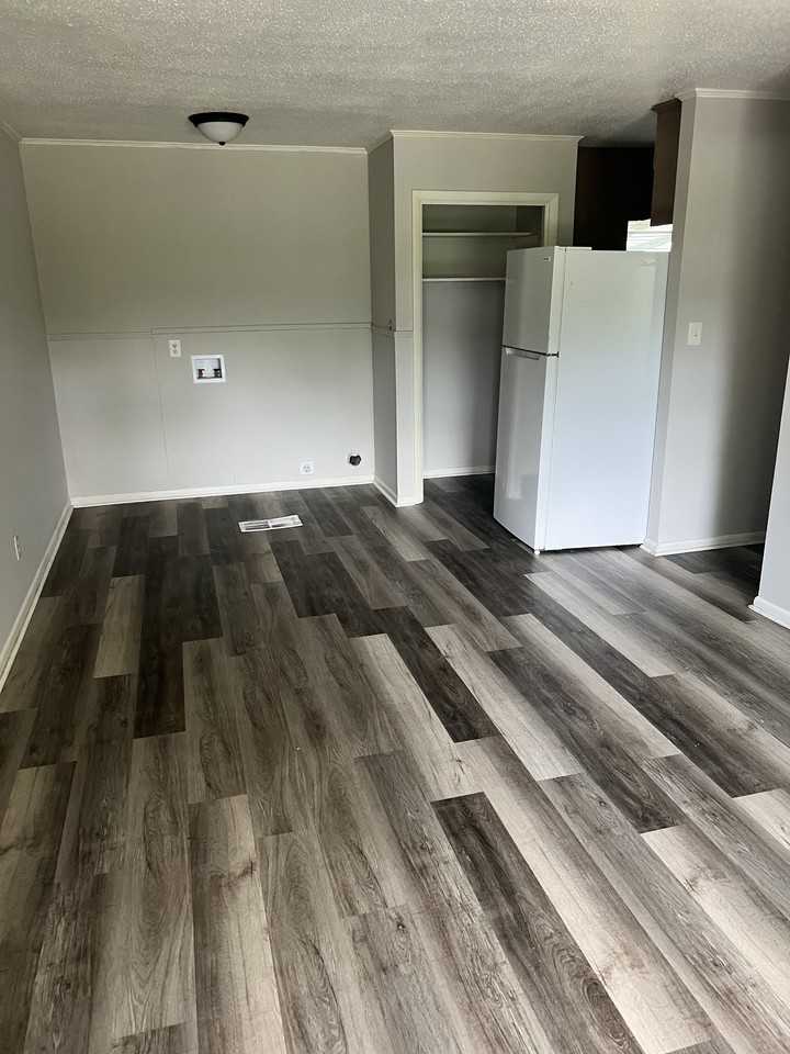 987 Gaut St Se - Photo 2 of 5