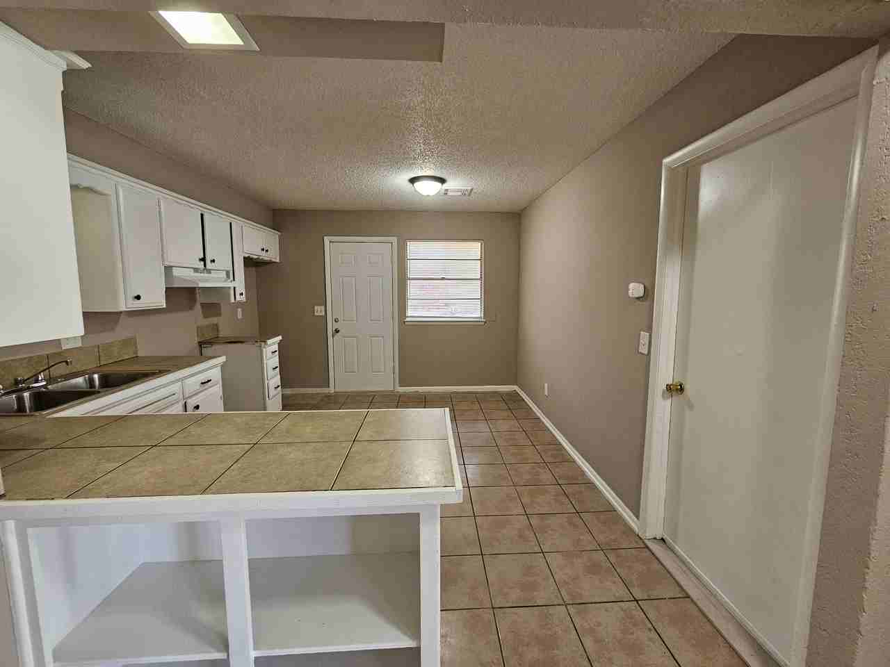 208 Nw 81st St - Photo 2 of 11