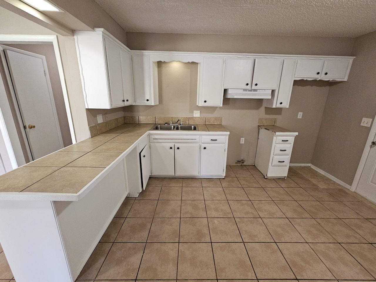 208 Nw 81st St - Photo 3 of 11