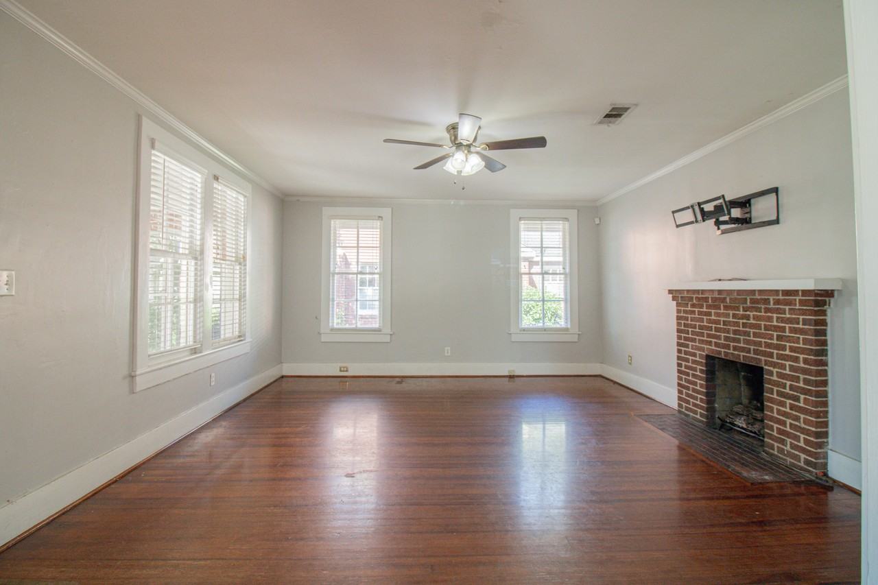 1323 32nd St - Photo 5 of 14