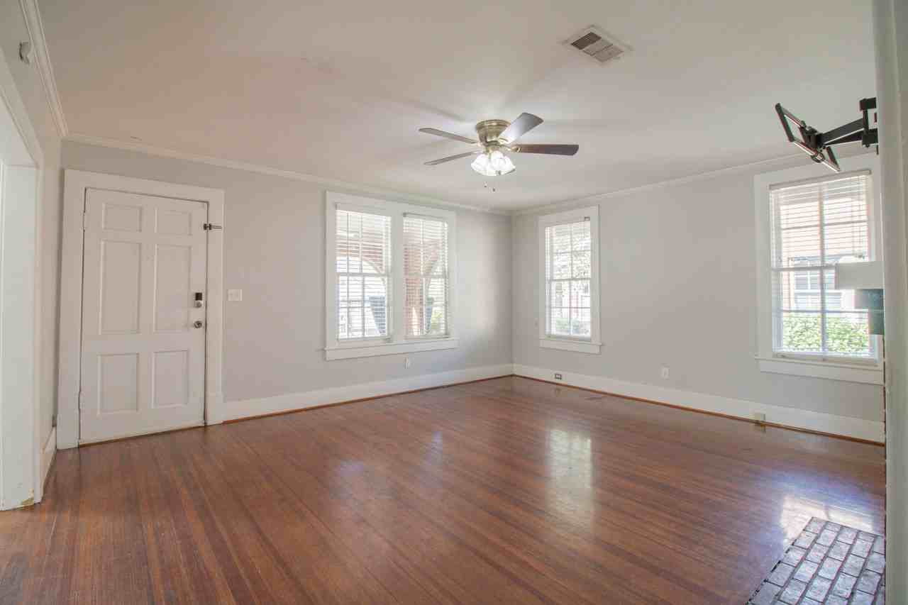 1323 32nd St - Photo 6 of 14