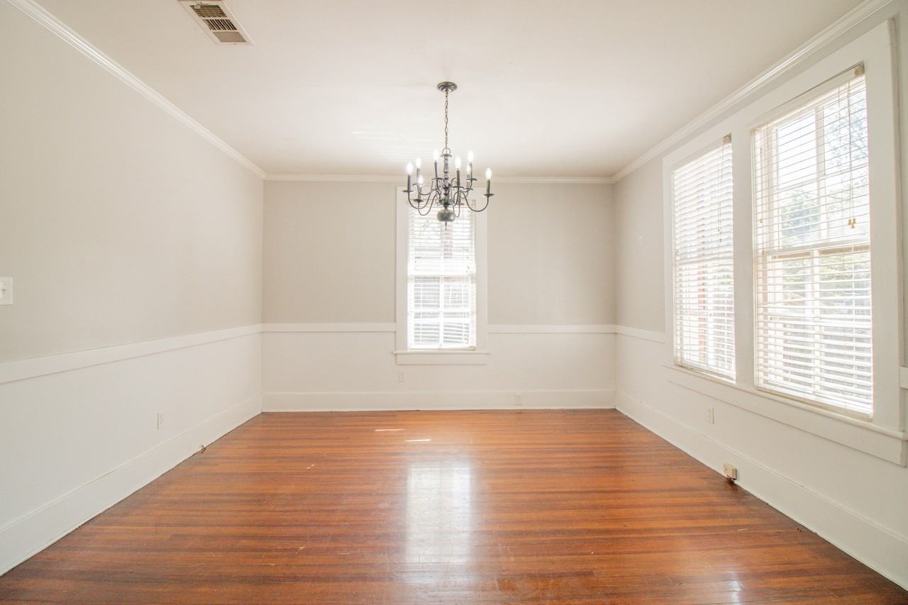 1323 32nd St - Photo 7 of 14